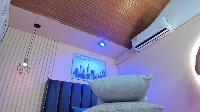 viiolett lee online show from February 21, 2026, 2:29 pm