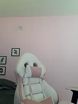 sophie pazz online show from September 21, 2025, 8:43 pm