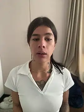 daniigarcia online show from April 17, 2026, 10:13 pm