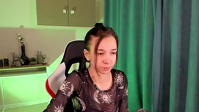 LilithStrangfor online show from December 16, 2024, 4:55 am