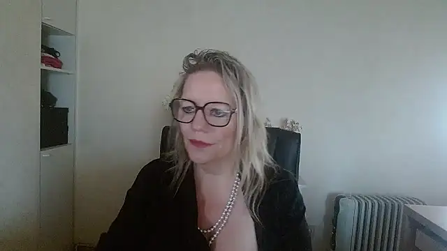Snapshot of Silkesquirt chatting on October 24, 2025, 7:16 am Silkesquirt online show from October 24, 2025, 7:16 am