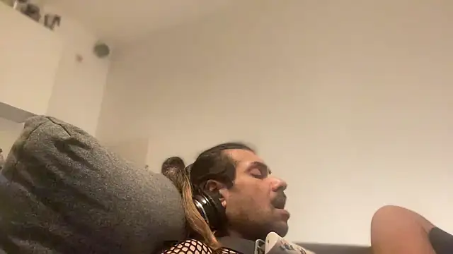 Snapshot of P4RtYBOII92 chatting on February 15, 2026, 7:51 am P4RtYBOII92 online show from February 15, 2026, 7:51 am