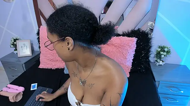 Elith noa online show from February 6, 2025, 1:27 am