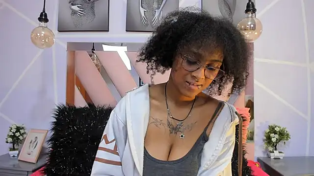 Elith noa online show from February 11, 2025, 1:41 am