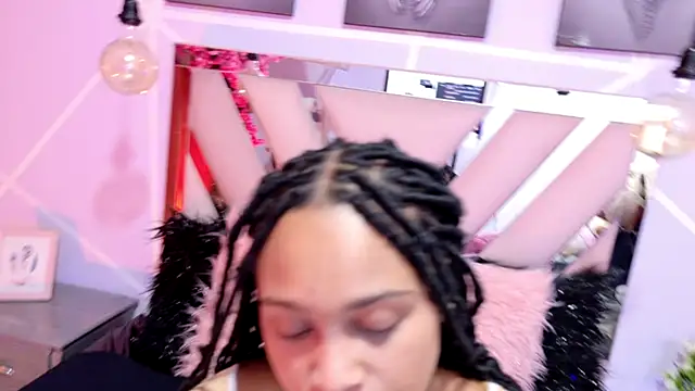 Elith noa online show from November 11, 2025, 7:36 pm