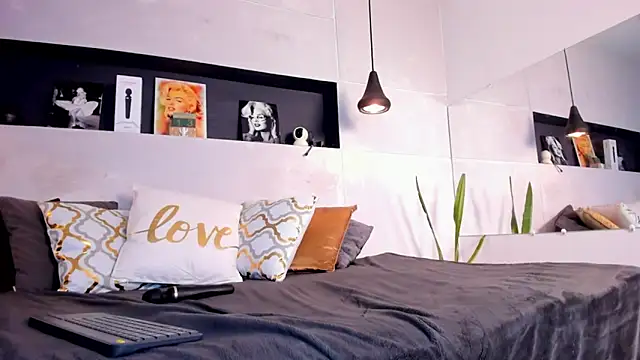 BERGINY  online show from January 25, 2025, 8:00 pm