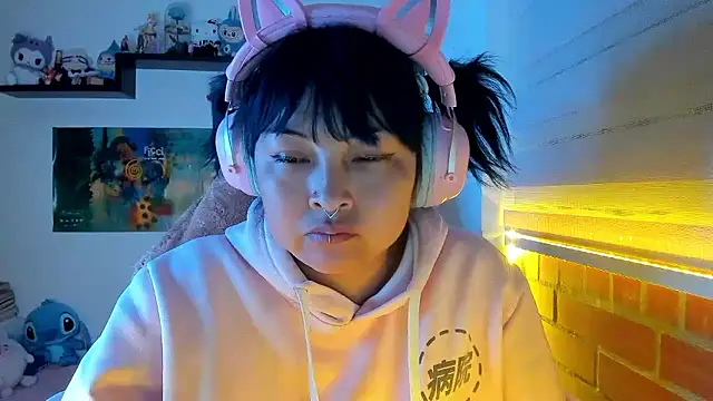 Shaddycute  online show from February 24, 2026, 12:30 am