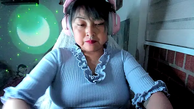 Shaddycute  online show from June 18, 2026, 11:42 pm