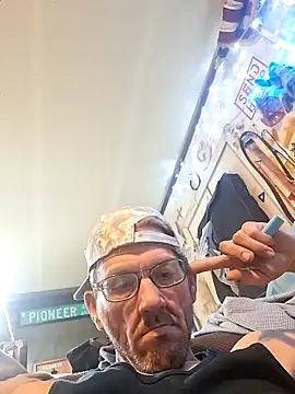 Snapshot of gettinit2wice chatting on December 19, 2025, 3:08 pm gettinit2wice online show from December 19, 2025, 3:08 pm