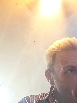 Snapshot of gettinit2wice chatting on December 21, 2025, 5:53 pm gettinit2wice online show from December 21, 2025, 5:53 pm