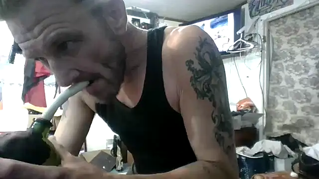 Snapshot of gettinit2wice chatting on July 16, 2026, 9:43 pm gettinit2wice online show from July 16, 2026, 9:43 pm