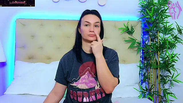 Snapshot of DaliyaArabian chatting on November 21, 2025, 12:59 pm DaliyaArabian online show from November 21, 2025, 12:59 pm