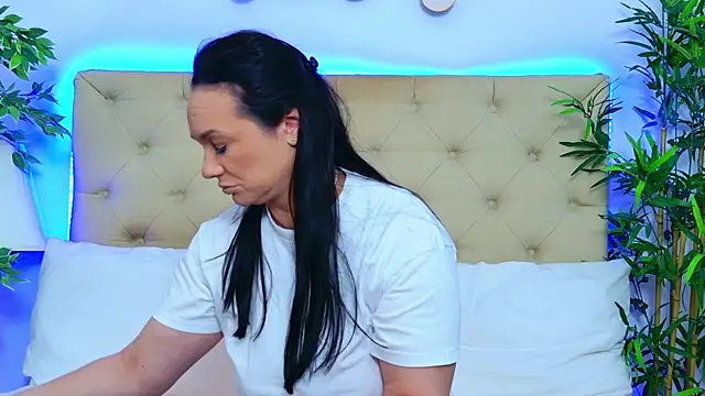 Snapshot of DaliyaArabian chatting on April 9, 2026, 12:10 pm DaliyaArabian online show from April 9, 2026, 12:10 pm