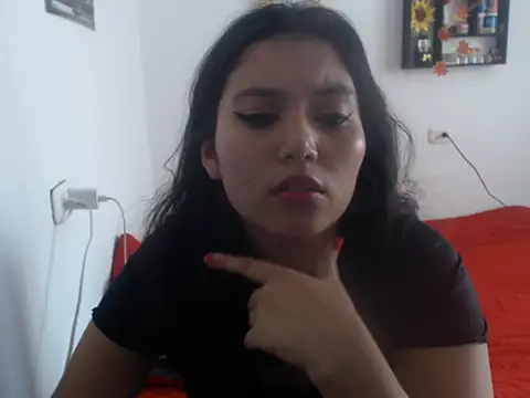 Snapshot of HannaKlein chatting on February 4, 2025, 7:22 pm HannaKlein online show from February 4, 2025, 7:22 pm