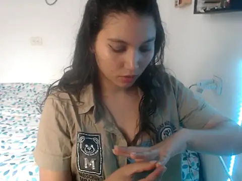 Snapshot of HannaKlein chatting on October 7, 2025, 6:05 pm HannaKlein online show from October 7, 2025, 6:05 pm