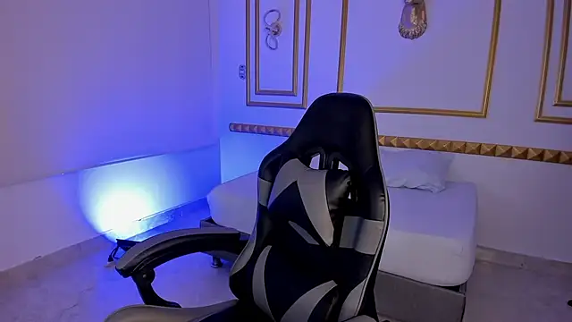 caro03x online show from November 13, 2025, 2:21 am