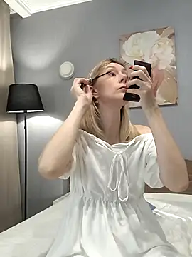 AvelinaLeoni online show from November 7, 2025, 5:51 am