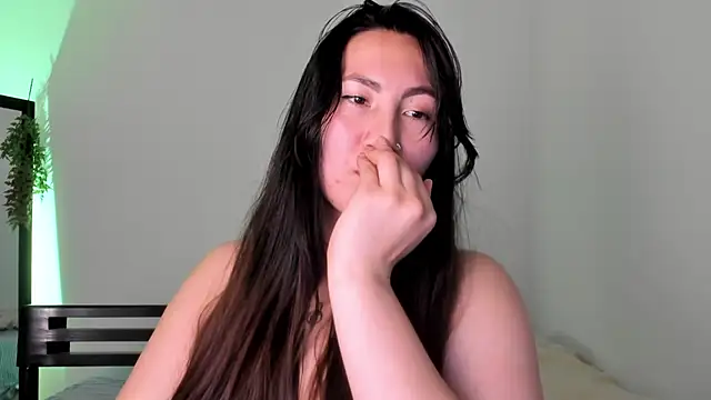 Elle Lee  online show from February 24, 2025, 7:52 pm