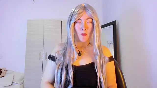 Elle Lee  online show from February 1, 2026, 2:59 pm