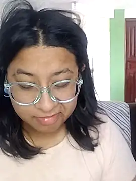 sarah12333 online show from July 10, 2026, 6:21 pm