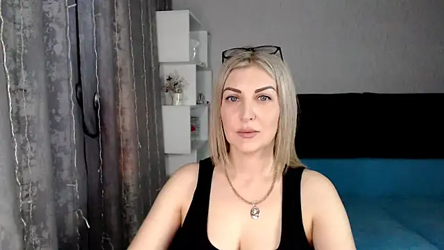 Amelia Harper online show from March 14, 2025, 1:35 pm