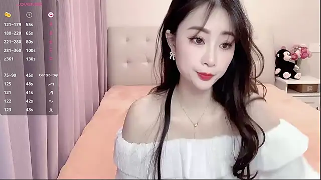 aisha123123 online show from February 11, 2025, 2:46 am