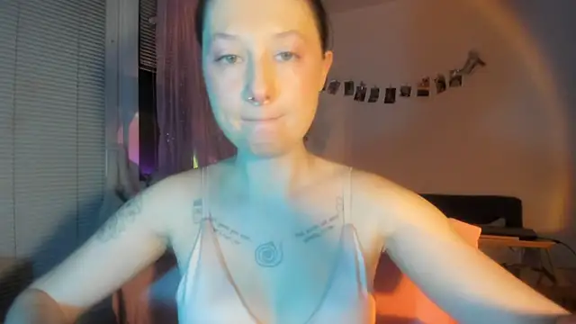 Jenny darling love online show from March 31, 2026, 6:08 pm