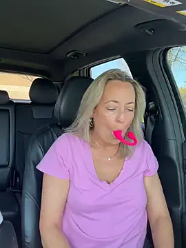 Cherry-red-xo online show from April 23, 2026, 4:09 pm