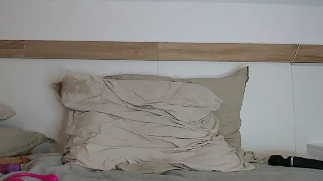 Xladycharme online show from October 15, 2025, 2:06 pm