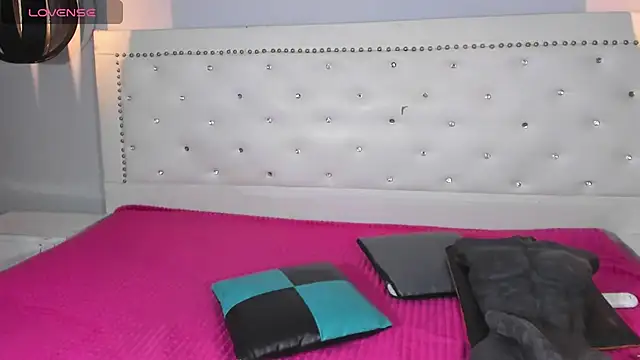 Snapshot of Georgis_ chatting on December 9, 2024, 12:19 pm Georgis online show from December 9, 2024, 12:19 pm