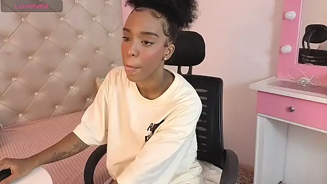 Snapshot of Georgis_ chatting on November 28, 2025, 9:17 pm Georgis online show from November 28, 2025, 9:17 pm