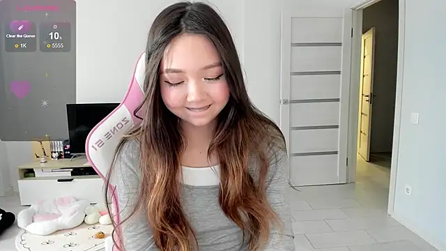 Snapshot of Fluffy_Rose chatting on May 22, 2026, 3:02 am Fluffy Rose online show from May 22, 2026, 3:02 am