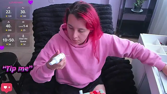 bonnie moon  online show from October 28, 2025, 8:22 pm