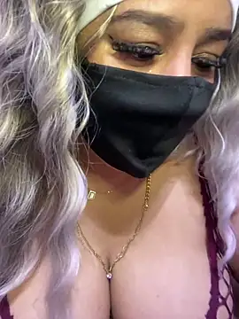 Snapshot of mari_layali chatting on December 3, 2024, 3:09 am mari layali online show from December 3, 2024, 3:09 am