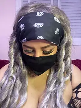 Snapshot of mari_layali chatting on December 6, 2024, 1:07 am mari layali online show from December 6, 2024, 1:07 am