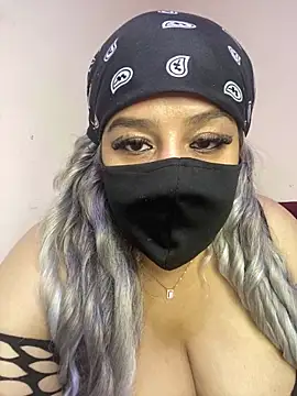 Snapshot of mari_layali chatting on December 8, 2024, 4:35 am mari layali online show from December 8, 2024, 4:35 am