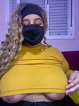 Snapshot of mari_layali chatting on December 23, 2024, 6:00 am mari layali online show from December 23, 2024, 6:00 am