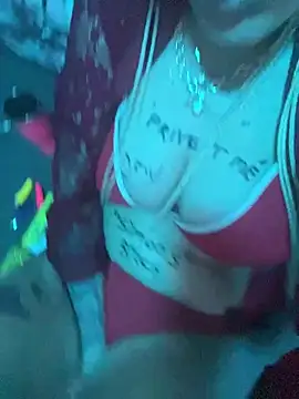 Haleytightlips1986 online show from April 18, 2026, 8:20 pm