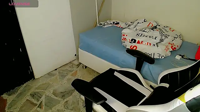 Snapshot of bby_santi chatting on November 3, 2025, 4:52 pm bby santi online show from November 3, 2025, 4:52 pm