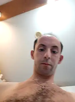 Snapshot of Drobniutki chatting on January 9, 2025, 3:34 pm Drobniutki online show from January 9, 2025, 3:34 pm