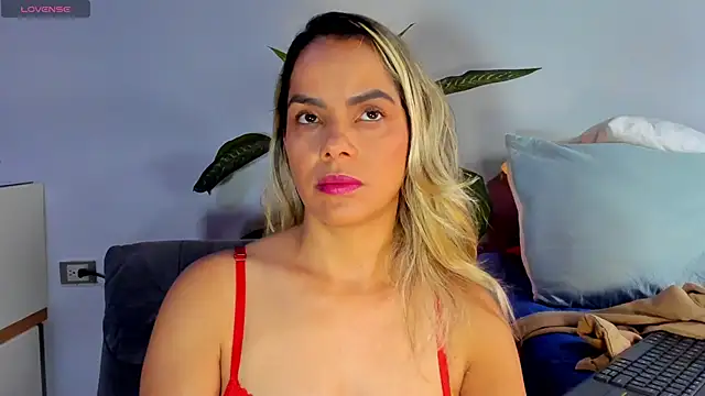 Snapshot of ClaraMariaMon chatting on February 14, 2025, 4:41 pm ClaraMariaMon online show from February 14, 2025, 4:41 pm