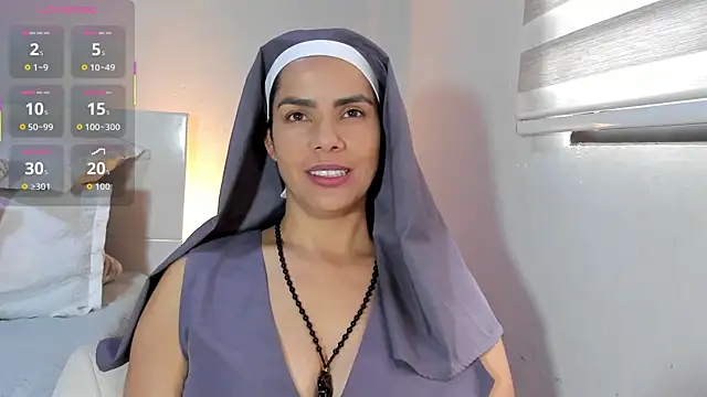 ClaraMariaMon online show from December 18, 2025, 2:01 pm