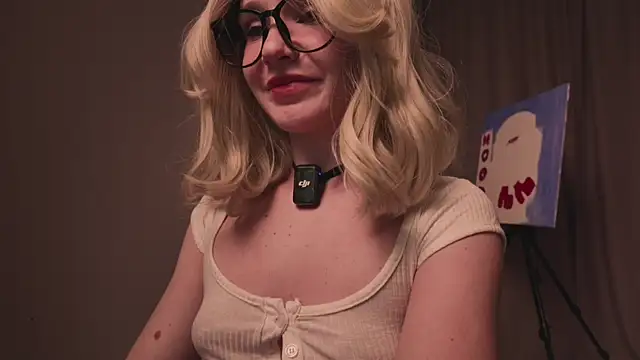 MariMaddison online show from April 16, 2026, 9:39 pm