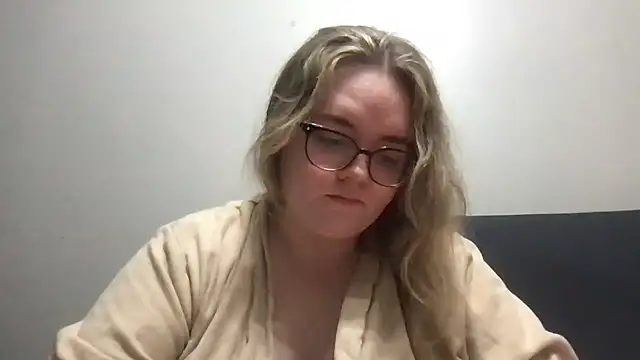 honeyyy24 online show from March 17, 2026, 10:35 pm