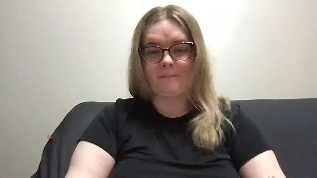 honeyyy24 online show from April 4, 2026, 1:30 pm