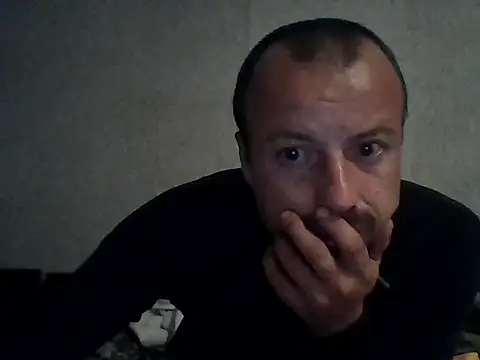 Snapshot of Nikolaiyy chatting on December 4, 2025, 12:42 am Nikolaiyy online show from December 4, 2025, 12:42 am