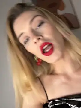 Lolitaxlola online show from April 15, 2026, 3:30 pm