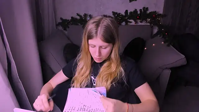 kirraa  online show from December 12, 2024, 9:48 pm