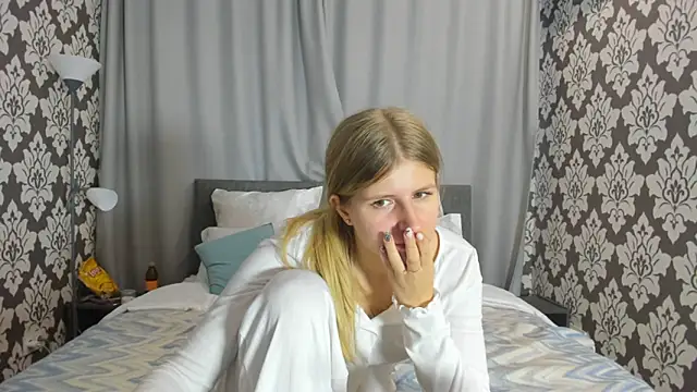 kirraa  online show from September 29, 2025, 1:38 pm