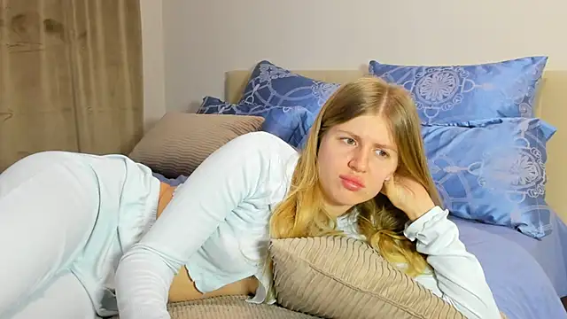 kirraa  online show from December 4, 2025, 7:44 pm